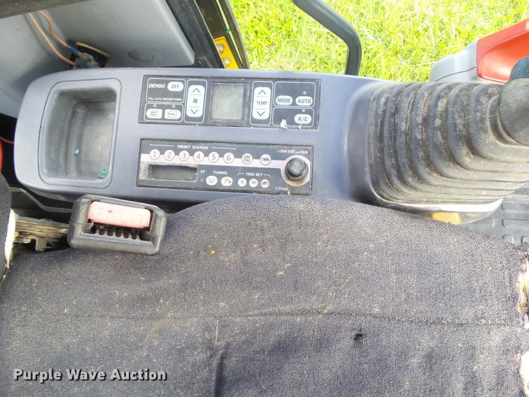 image for item DF0818 2004 Komatsu PC200LC-7L excavator