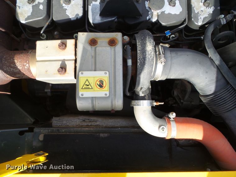 image for item DF0818 2004 Komatsu PC200LC-7L excavator