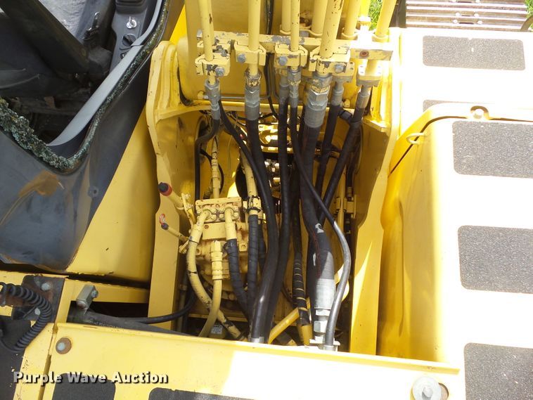 image for item DF0818 2004 Komatsu PC200LC-7L excavator