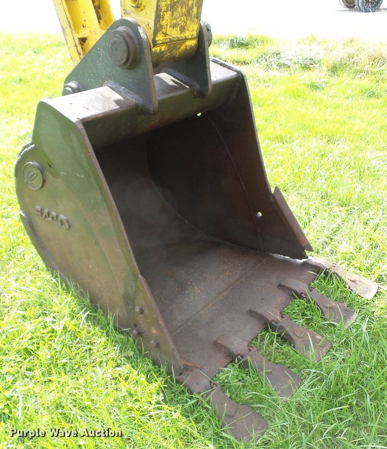 image for item DF0818 2004 Komatsu PC200LC-7L excavator
