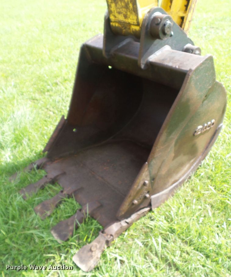 image for item DF0818 2004 Komatsu PC200LC-7L excavator