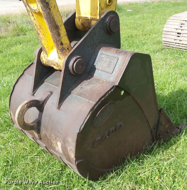 image for item DF0818 2004 Komatsu PC200LC-7L excavator