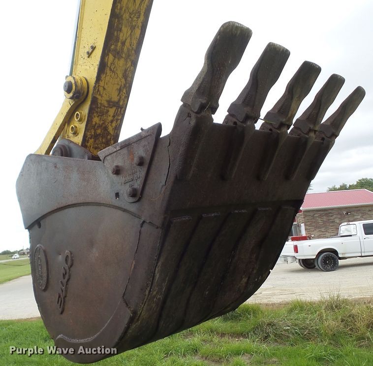 image for item DF0818 2004 Komatsu PC200LC-7L excavator