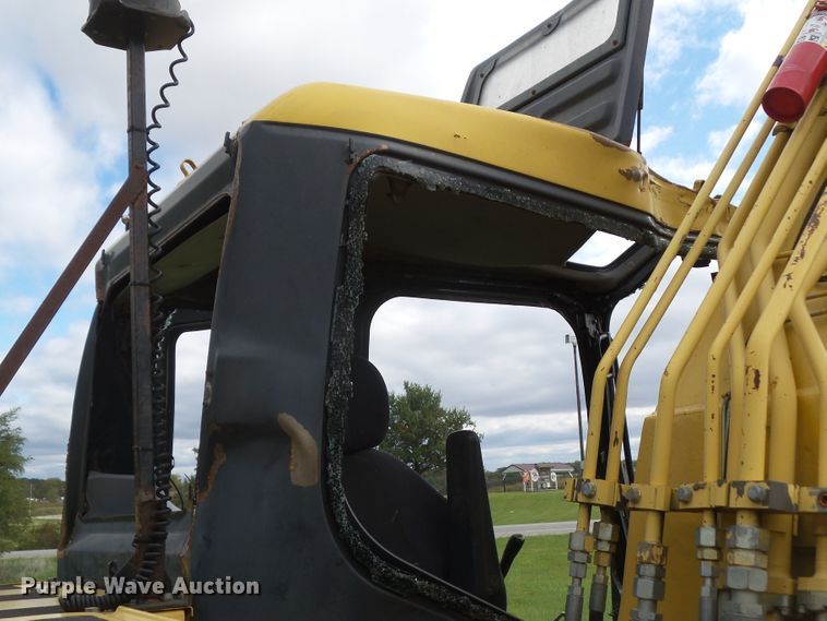 image for item DF0818 2004 Komatsu PC200LC-7L excavator