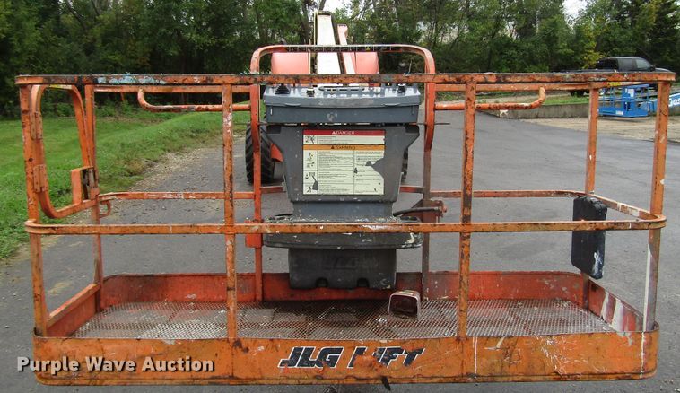 image for item DG8227 2007 JLG 800S boom lift