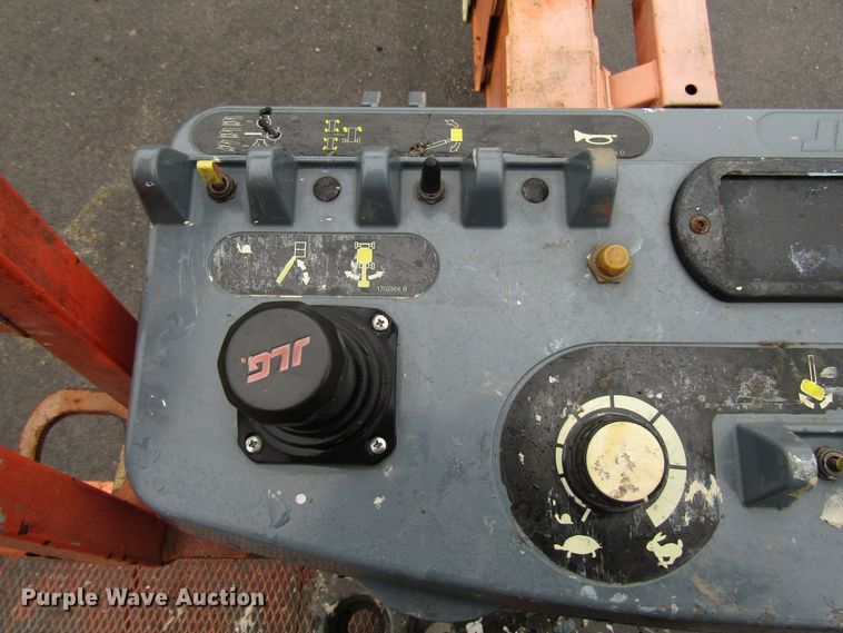 image for item DG8227 2007 JLG 800S boom lift