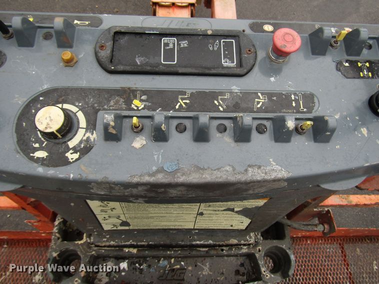 image for item DG8227 2007 JLG 800S boom lift