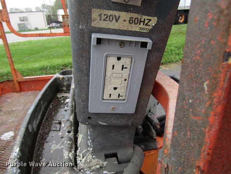 image for item DG8227 2007 JLG 800S boom lift