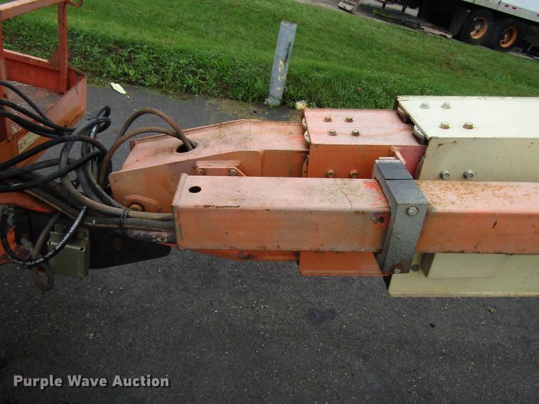 image for item DG8227 2007 JLG 800S boom lift