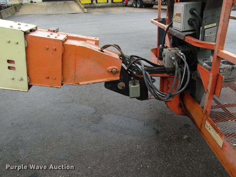 image for item DG8227 2007 JLG 800S boom lift