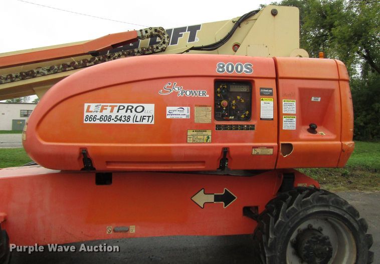 image for item DG8227 2007 JLG 800S boom lift