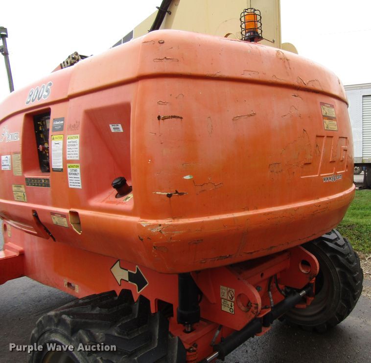 image for item DG8227 2007 JLG 800S boom lift