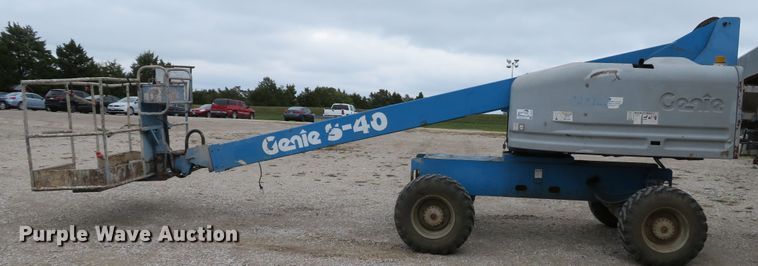 image for item DH1614 1999 Genie S40 boom lift