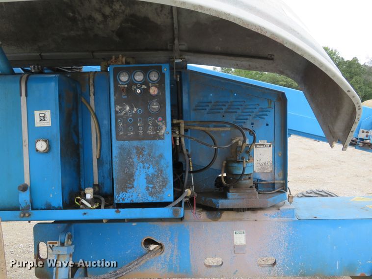 image for item DH1614 1999 Genie S40 boom lift