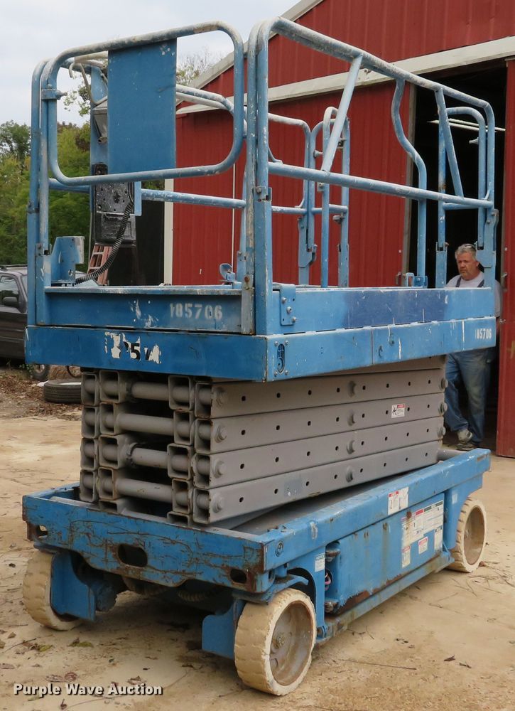 image for item DH1636 2000 Genie GS-3246 scissor lift