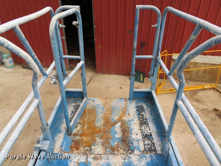 image for item DH1636 2000 Genie GS-3246 scissor lift