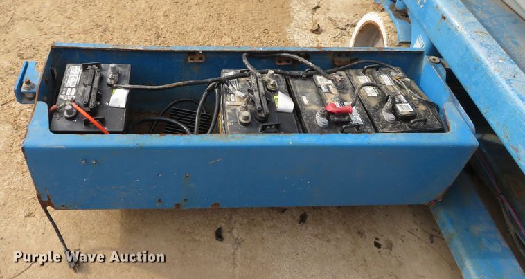 image for item DH1636 2000 Genie GS-3246 scissor lift