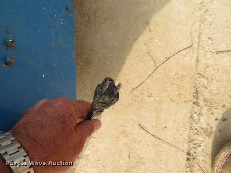 image for item DH1636 2000 Genie GS-3246 scissor lift