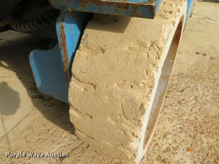 image for item DH1636 2000 Genie GS-3246 scissor lift