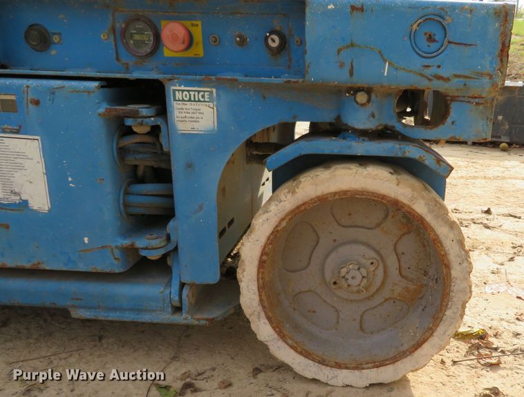 image for item DH1636 2000 Genie GS-3246 scissor lift