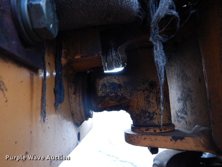 image for item DH2165 2001 Case Maxi Sneaker cable plow