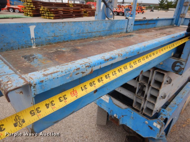 image for item DH2167 2012 Genie GS-2632 scissor lift
