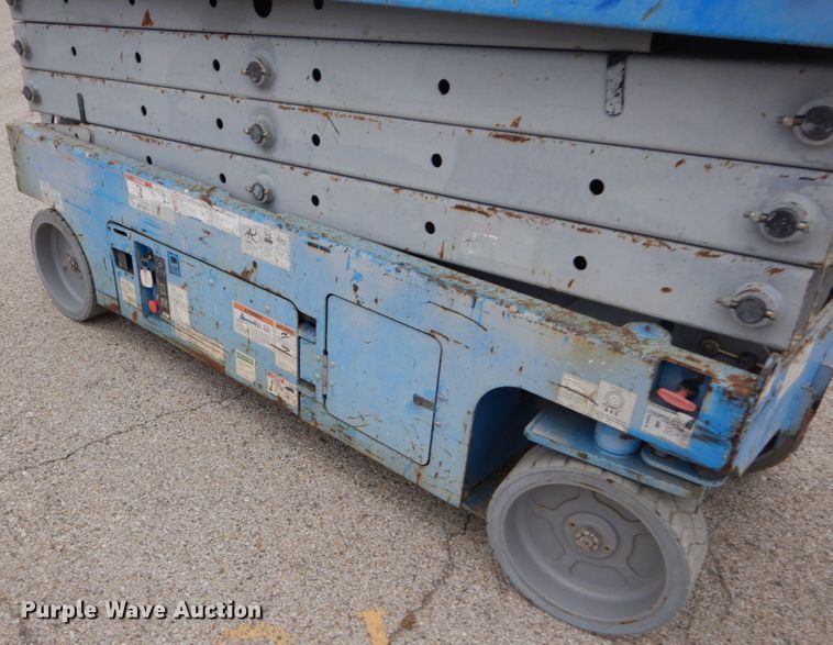 image for item DH2167 2012 Genie GS-2632 scissor lift