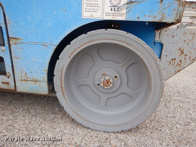 image for item DH2167 2012 Genie GS-2632 scissor lift