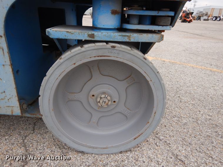 image for item DH2167 2012 Genie GS-2632 scissor lift