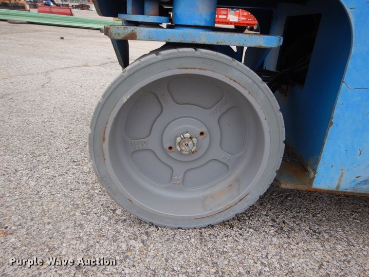 image for item DH2167 2012 Genie GS-2632 scissor lift