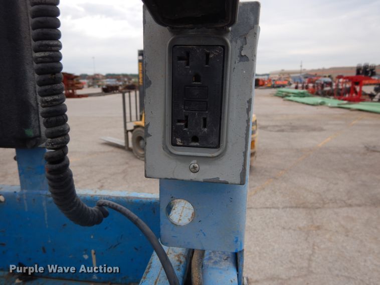 image for item DH2167 2012 Genie GS-2632 scissor lift