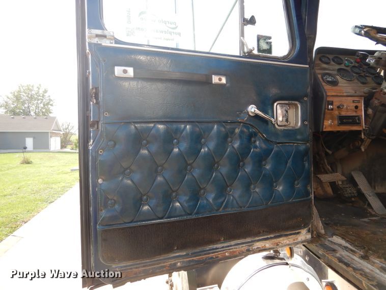 image for item DH6191 1986 Western Star 4900 dump truck