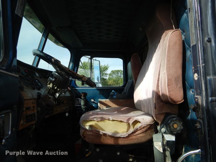 image for item DH6191 1986 Western Star 4900 dump truck