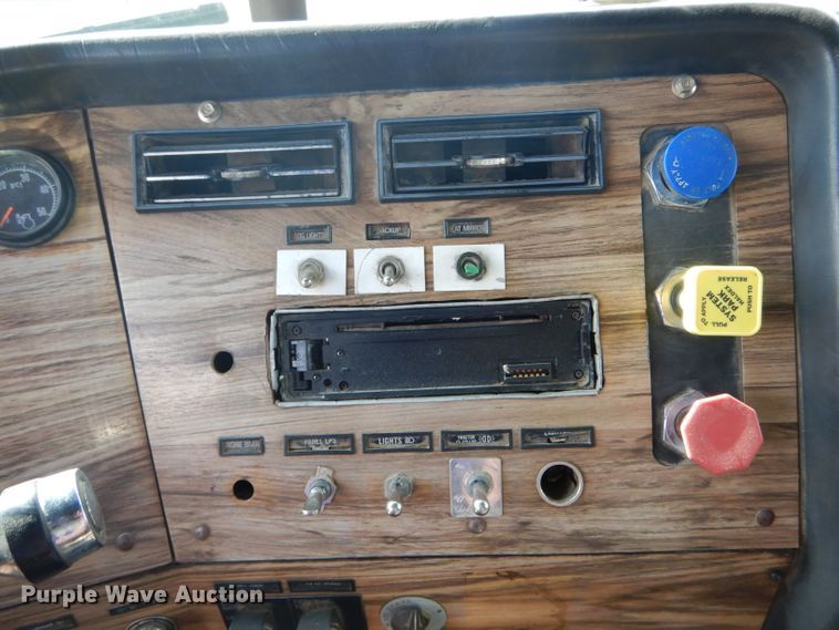 image for item DH6191 1986 Western Star 4900 dump truck