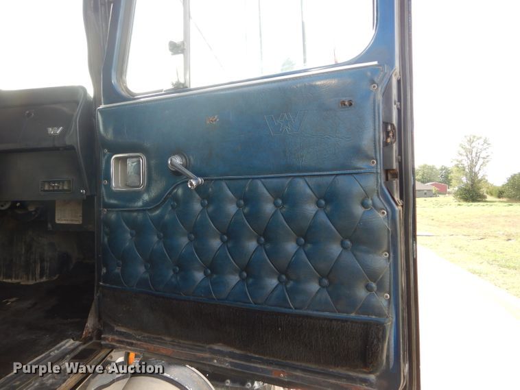 image for item DH6191 1986 Western Star 4900 dump truck