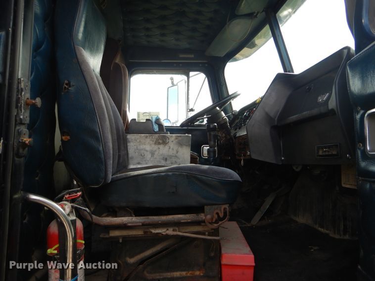 image for item DH6191 1986 Western Star 4900 dump truck