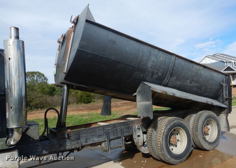 image for item DH6191 1986 Western Star 4900 dump truck