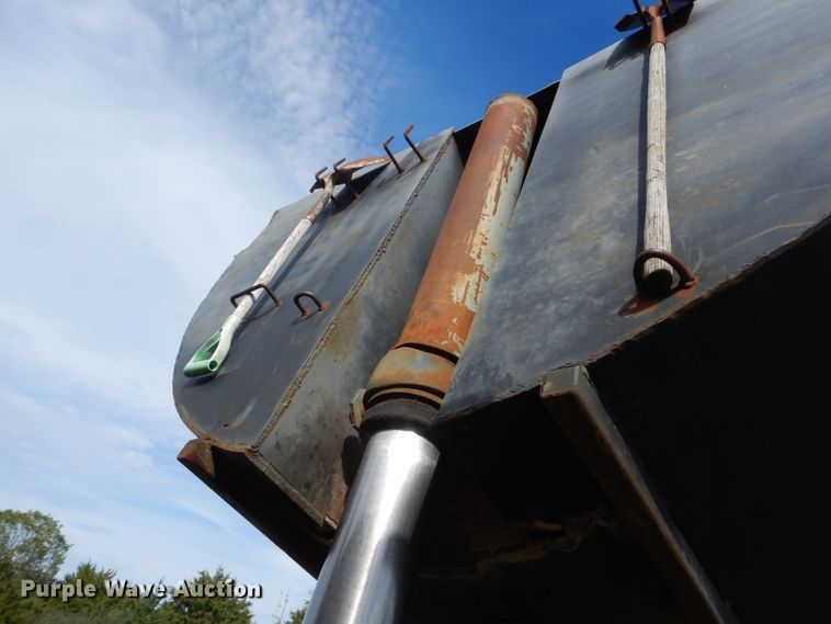 image for item DH6191 1986 Western Star 4900 dump truck