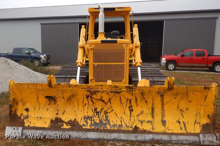 image for item DH6231 1985 Komatsu D65P-8 dozer