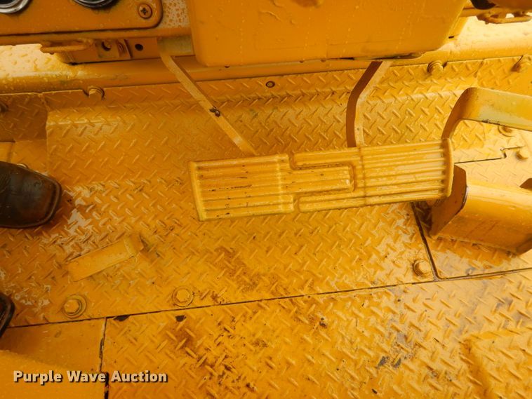 image for item DH6231 1985 Komatsu D65P-8 dozer