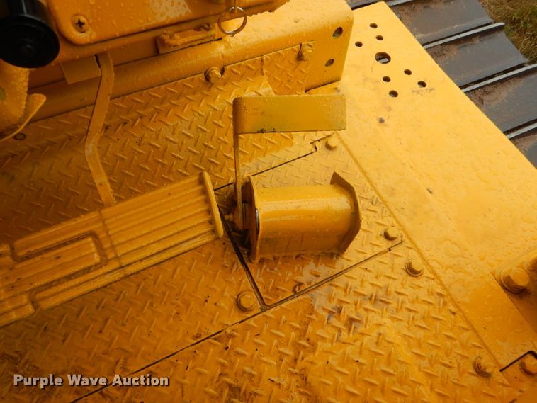 image for item DH6231 1985 Komatsu D65P-8 dozer