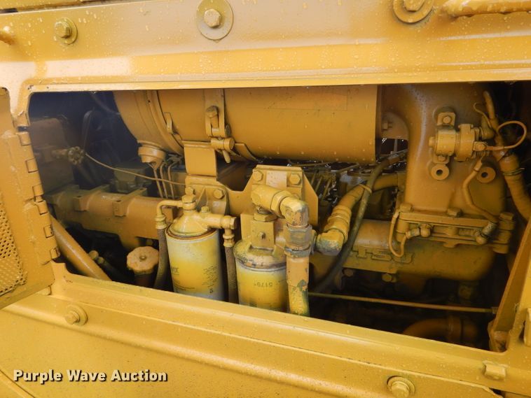 image for item DH6231 1985 Komatsu D65P-8 dozer