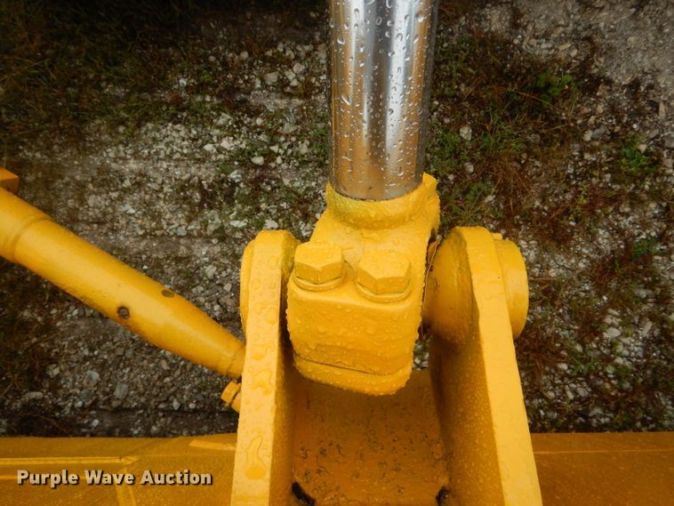 image for item DH6231 1985 Komatsu D65P-8 dozer