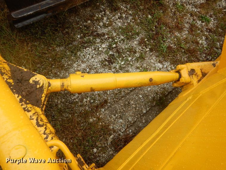 image for item DH6231 1985 Komatsu D65P-8 dozer