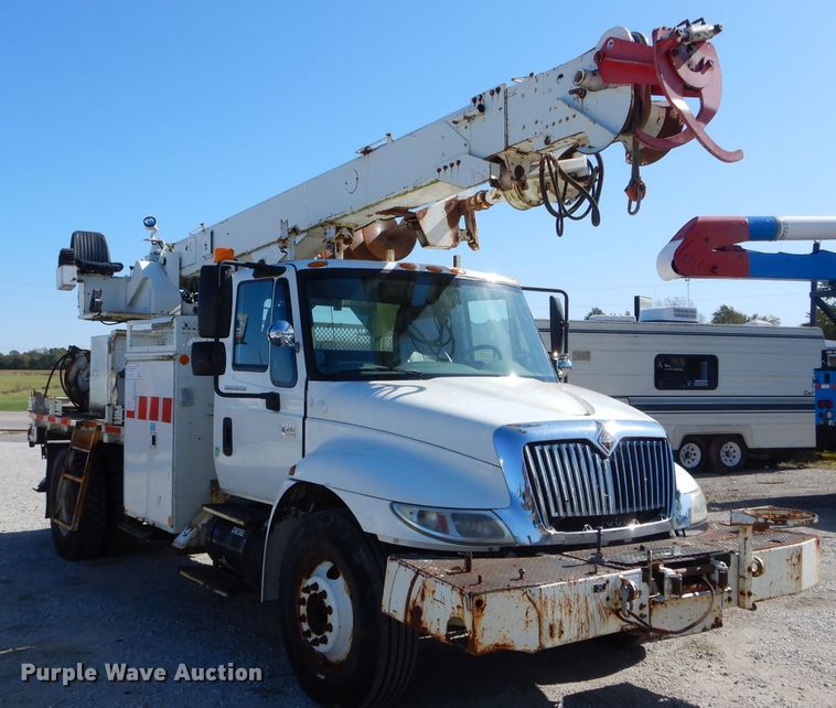 image for item DH6238 2002 International 4300 digger derrick truck
