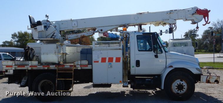 image for item DH6238 2002 International 4300 digger derrick truck