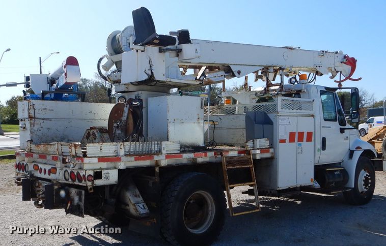 image for item DH6238 2002 International 4300 digger derrick truck