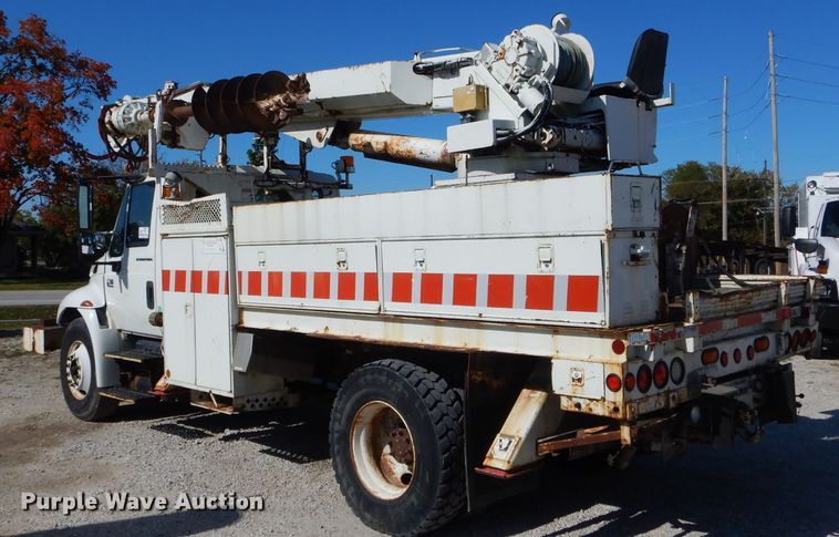 image for item DH6238 2002 International 4300 digger derrick truck