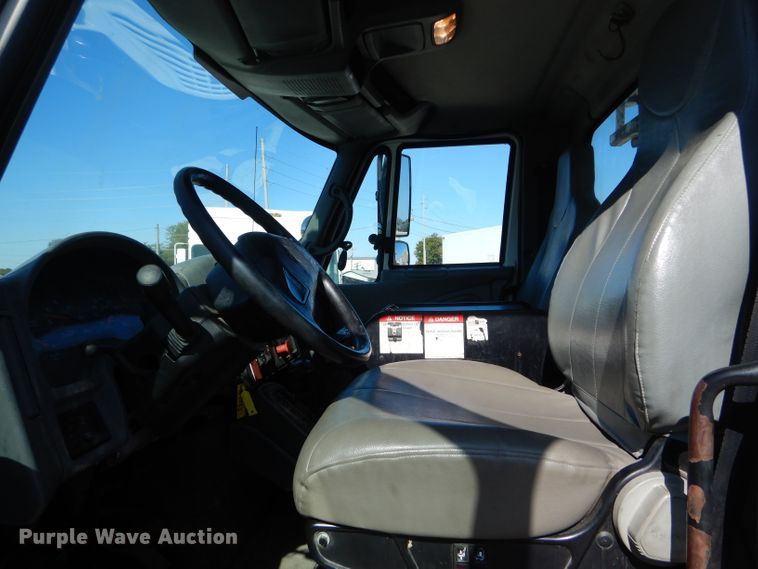 image for item DH6238 2002 International 4300 digger derrick truck