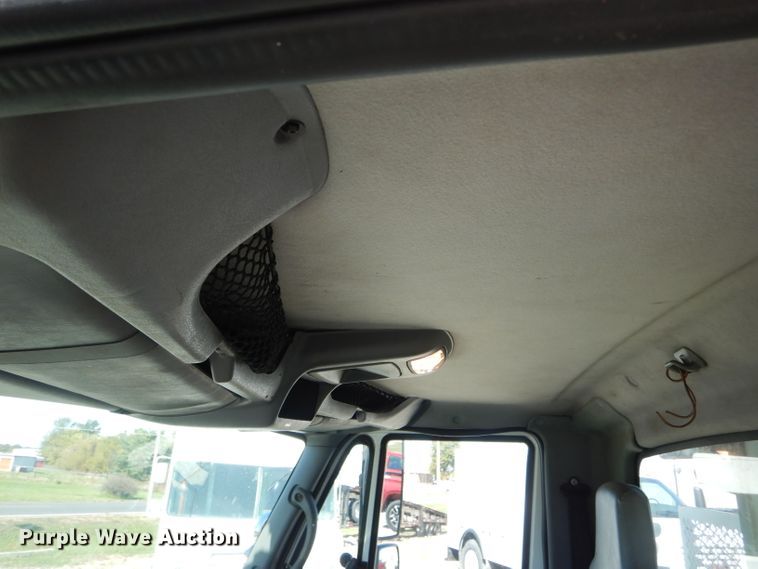 image for item DH6238 2002 International 4300 digger derrick truck